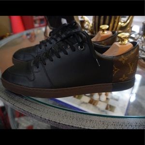 Authentic Men’s Louis Vuitton shoes size 9
